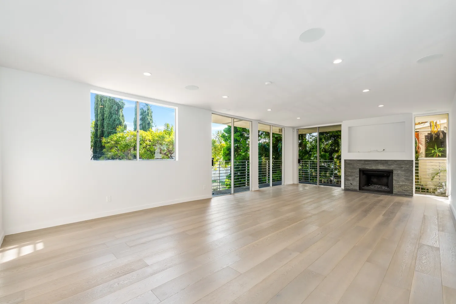 $1,025,000 | 1129 Larrabee Street, Unit 6, West Hollywood, CA 90069
