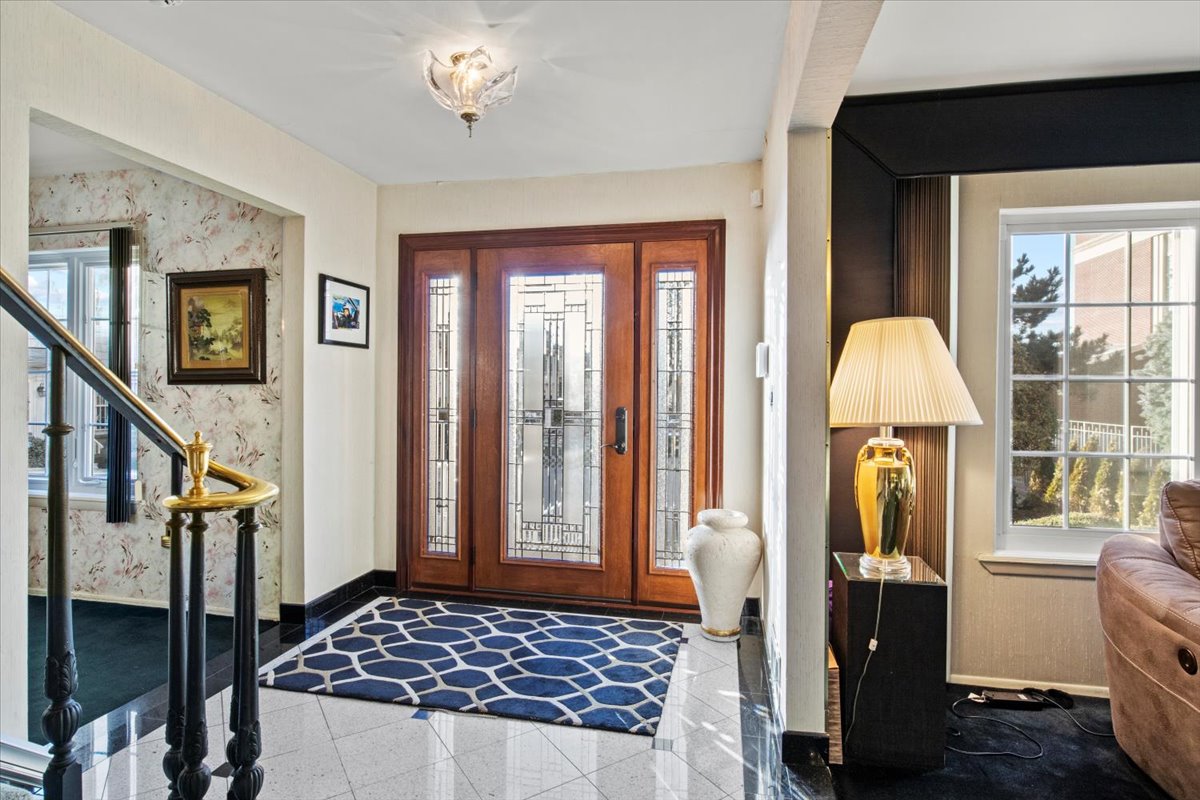 36 Shore Rd Lane Brooklyn, NY 11209 - Photo 5 of 34