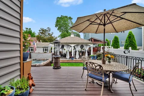 $1,495,000 | 909 Jewett Avenue | Westerleigh