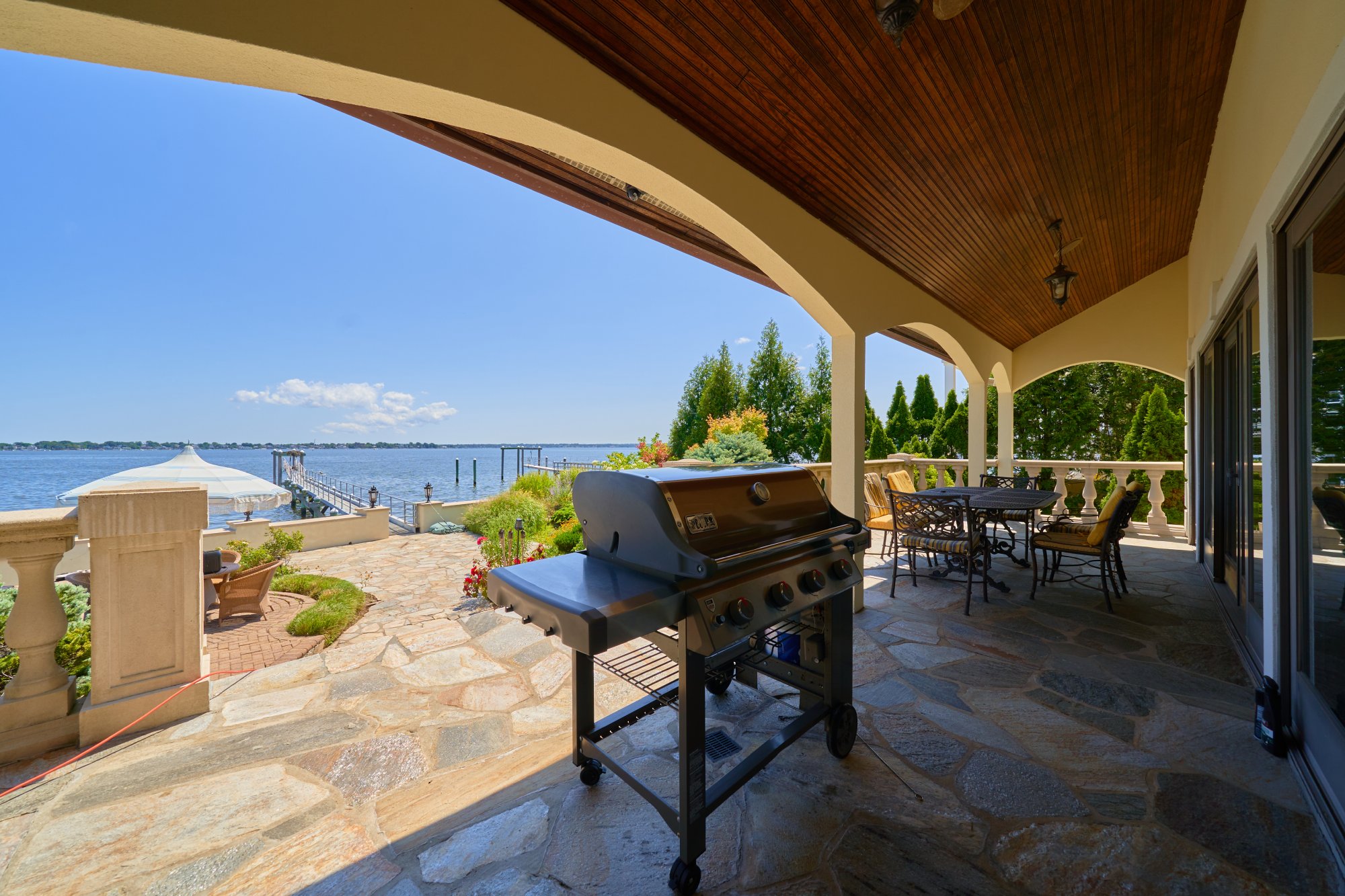 3411 Country Club Road Bronx, NY 10465 - Photo 49 of 54 a view of outdoor space with seating