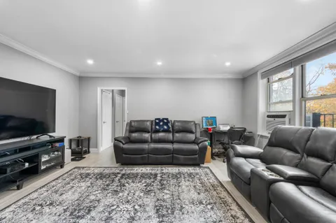 $210,000 | 5639 Netherland Avenue, Unit 5C | North Riverdale