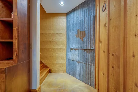 $1,495,000 | 21008 Lakeshore Drive West, Spicewood, TX 78669