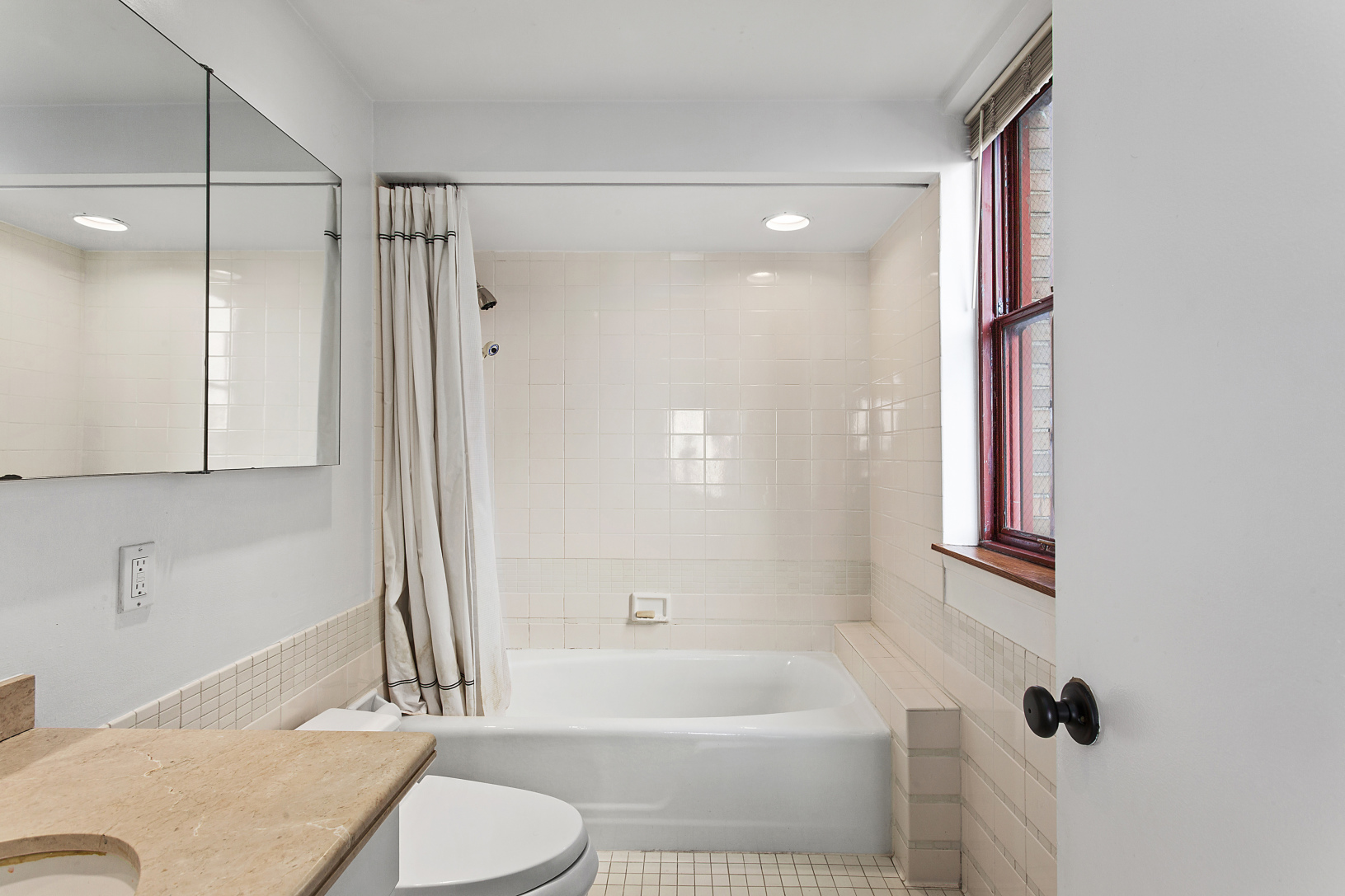 40 East 61st Street, Unit 16B Manhattan, NY 10065 - Photo 7 of 9