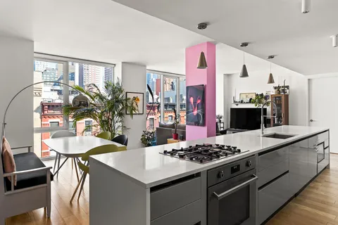 $2,075,000 | 540 West 49th Street, Unit PH3N | Hell's Kitchen