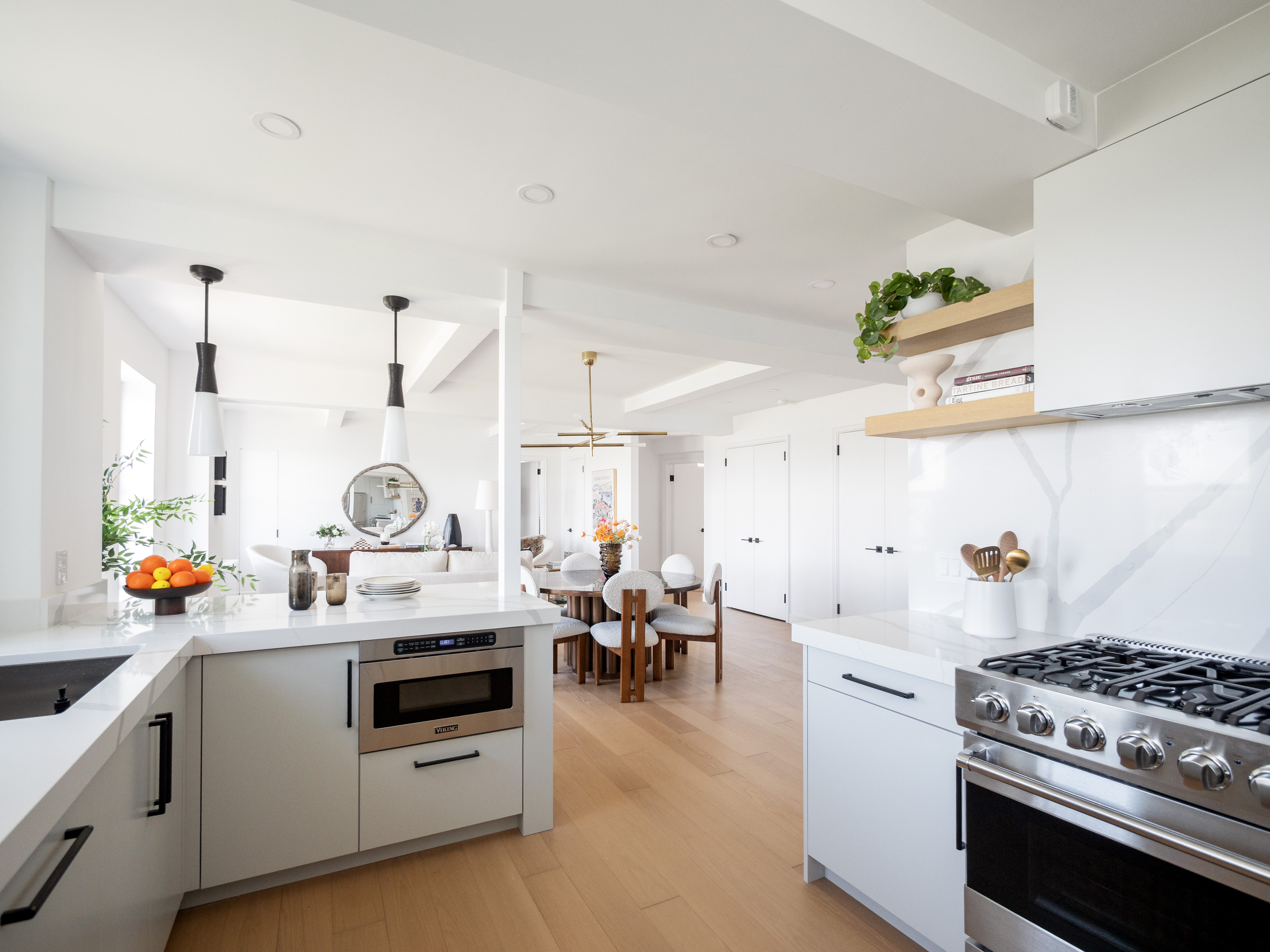 230 Riverside Drive, Unit 14AC Manhattan, NY 10025 - Photo 4 of 30 a kitchen with a stove and wooden floor