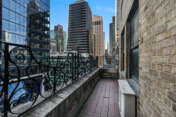 $25,000 | 111 East 56th Street, Unit 2100 | Midtown East