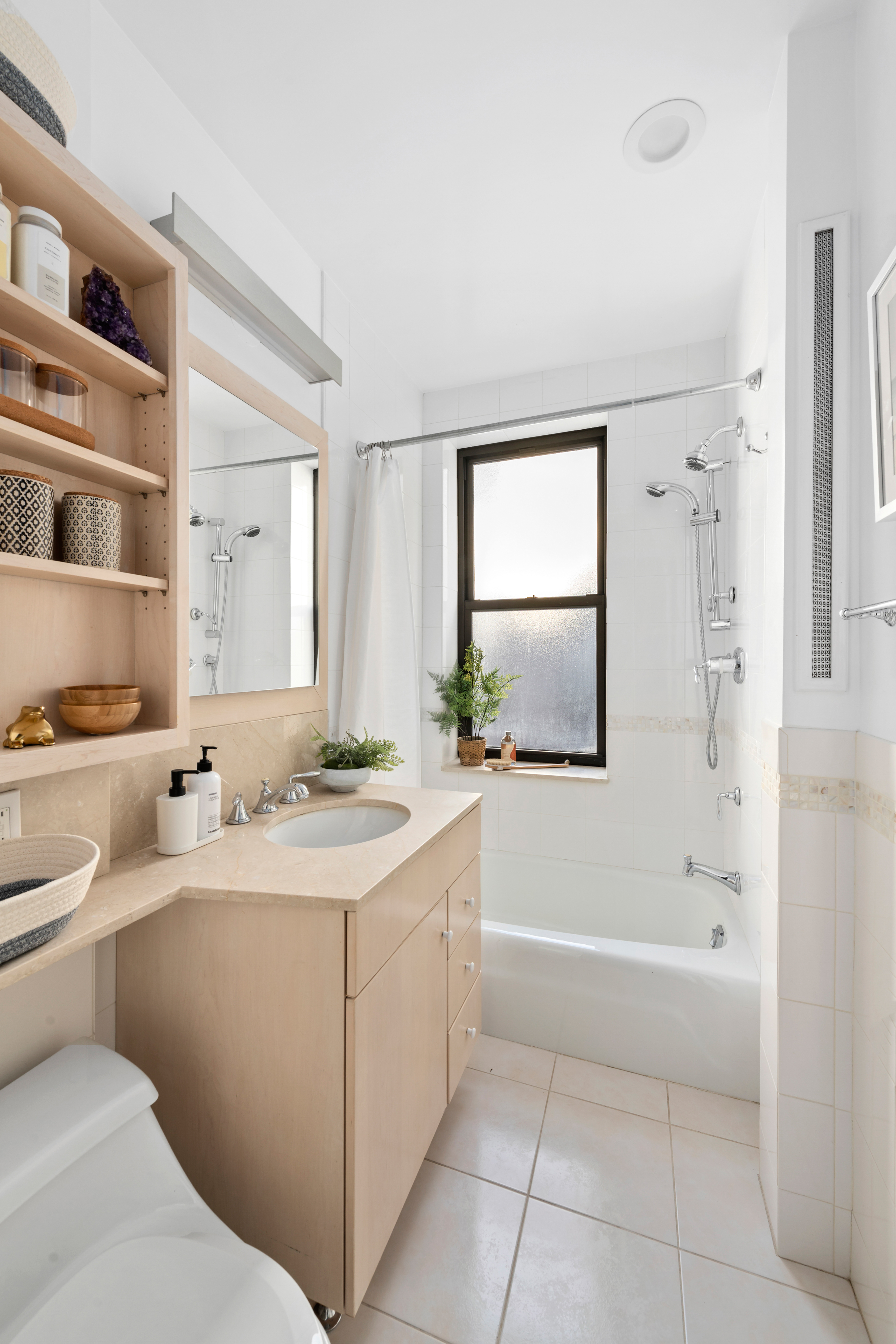 188 East 75th Street, Unit 4CD Manhattan, NY 10021 - Photo 8 of 11