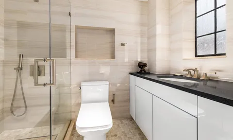 $865,000 | 324 East 41st Street, Unit 1103C | Murray Hill