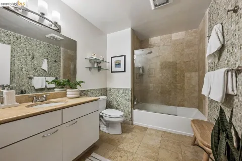 $798,000 | 1 Lakeside Drive, Unit 911, Oakland, CA 94612