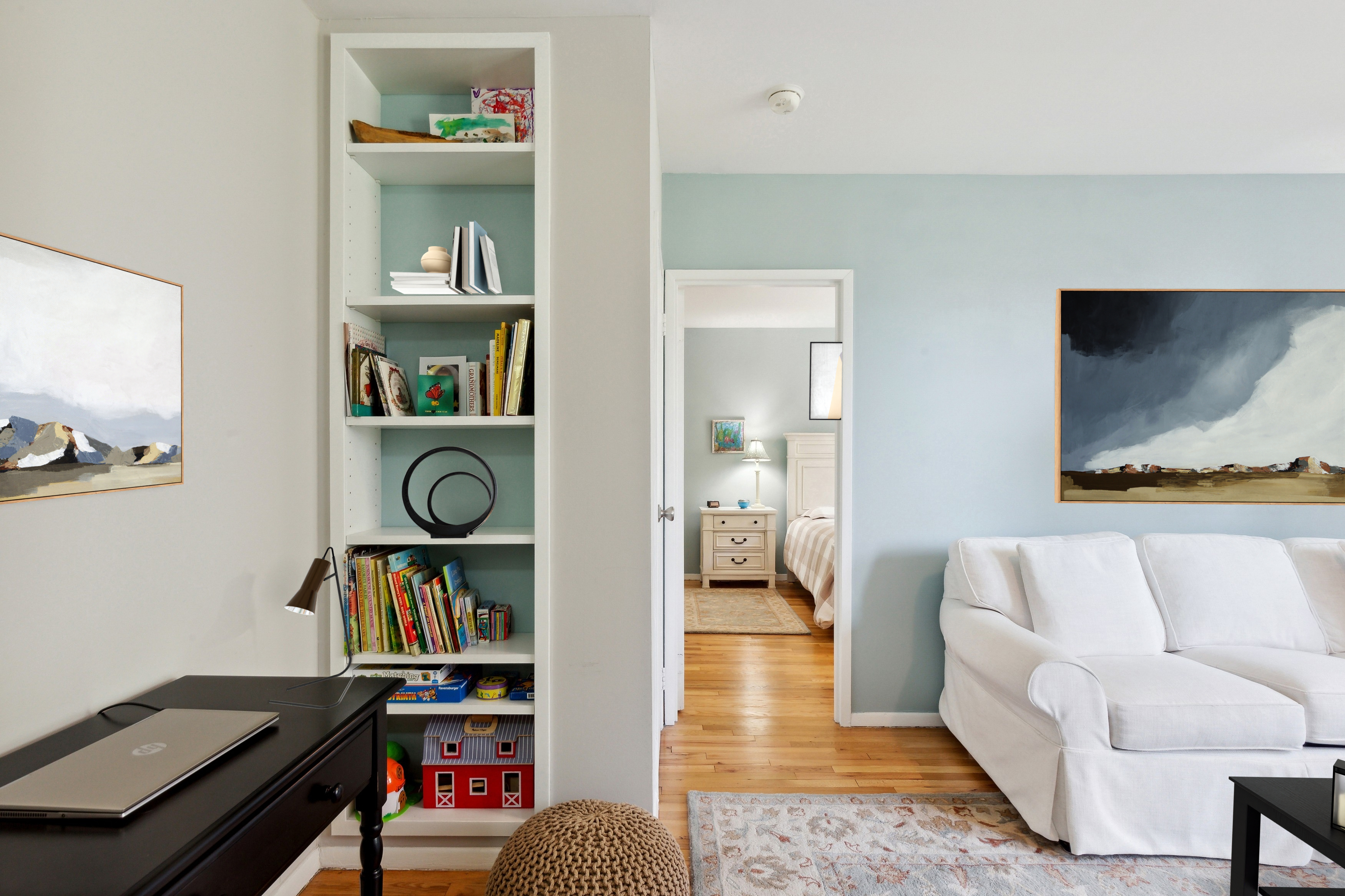 689 Fort Washington Avenue, Unit 4B Manhattan, NY 10040 - Photo 5 of 13 a living room with furniture and a book shelf