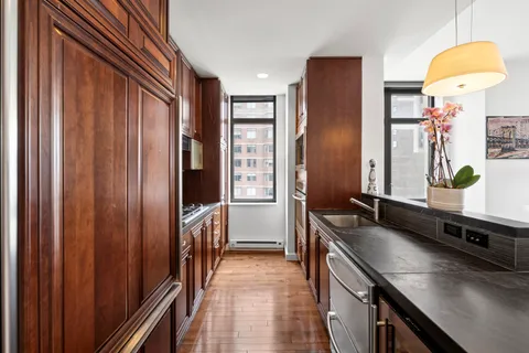 $2,750,000 | 101 West 24th Street, Unit 16D | Chelsea