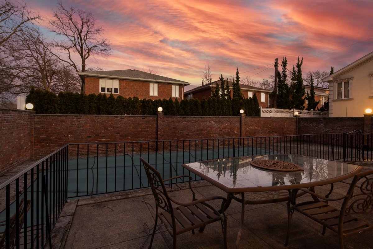 36 Shore Rd Lane Brooklyn, NY 11209 - Photo 27 of 34