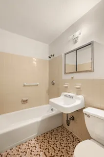 $700,000 | 75 Henry Street, Unit 9G | Brooklyn Heights