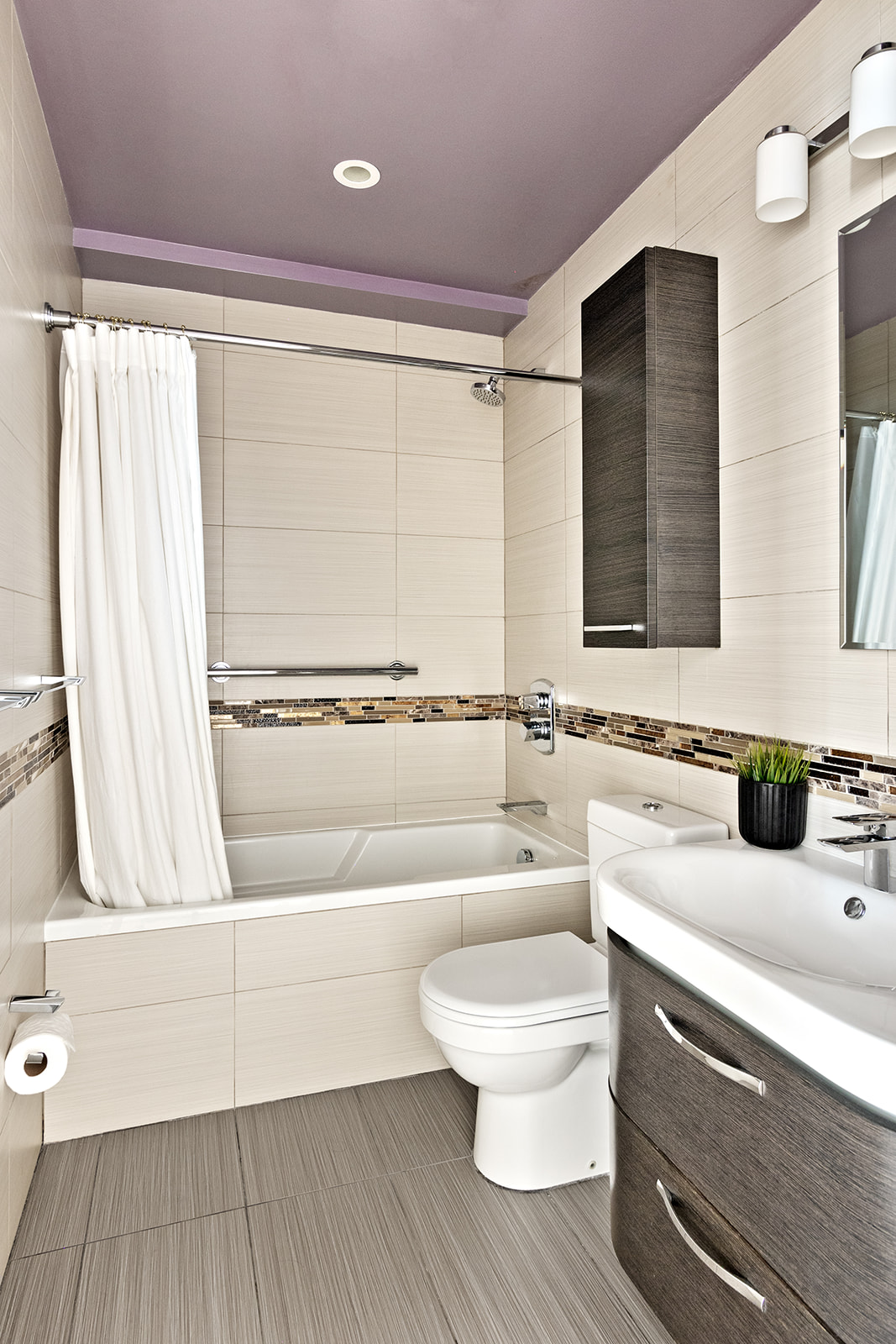 447 West 45th Street, Unit 5A Manhattan, NY 10036 - Photo 8 of 12 a bathroom with a toilet a sink and a bathtub