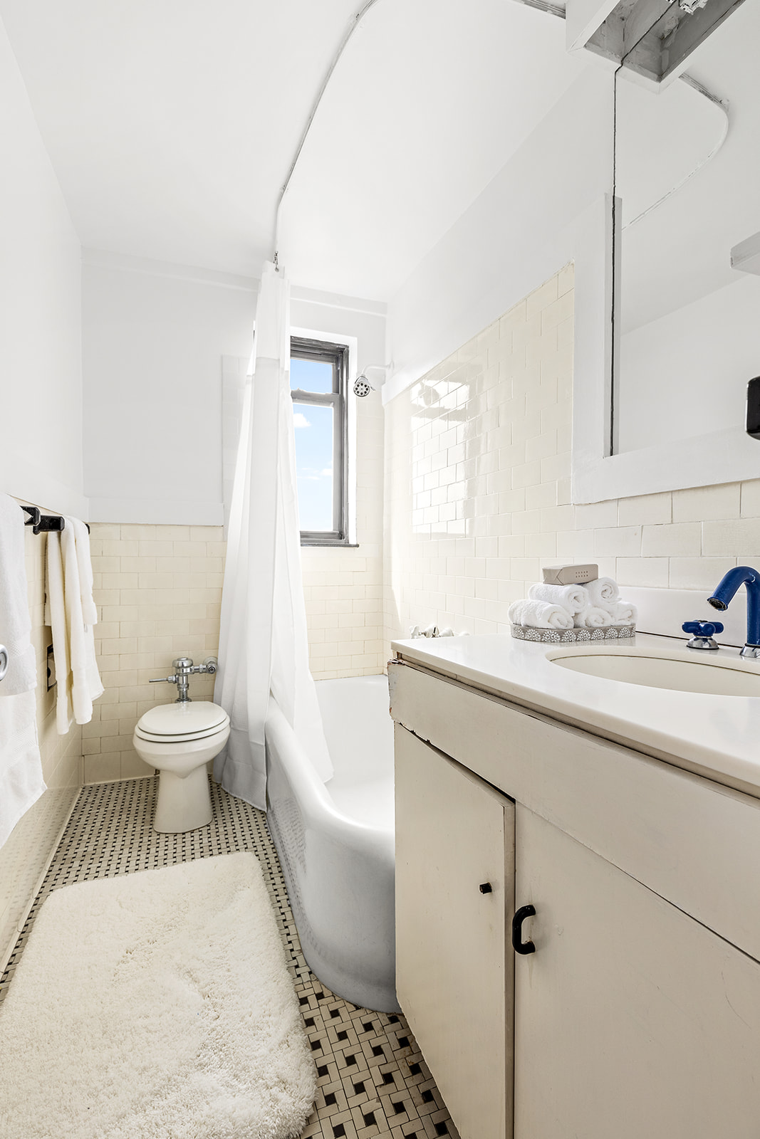 110-118 Riverside Drive, Unit 15A Manhattan, NY 10024 - Photo 15 of 17 a bathroom with a sink a toilet and a bathtub