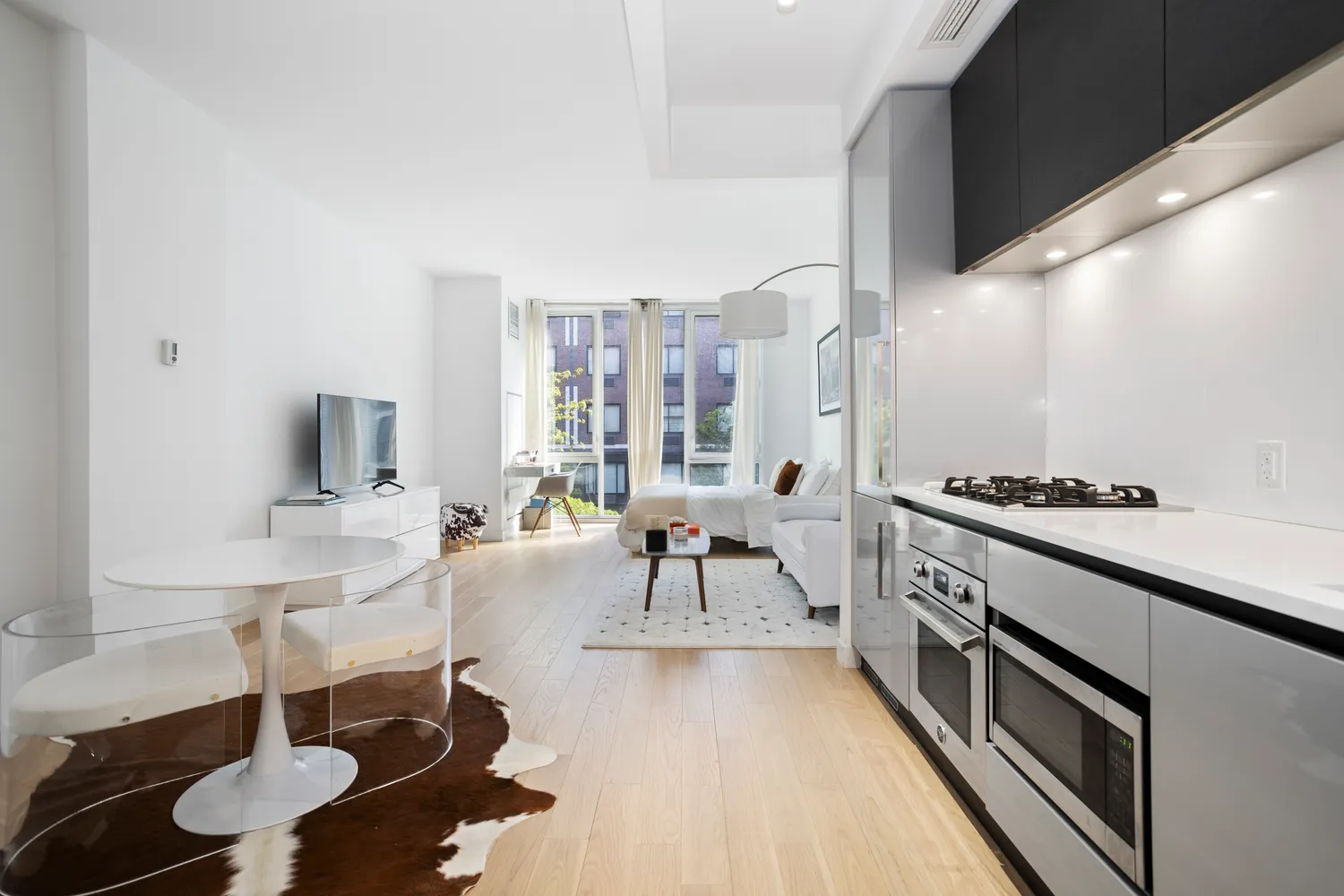 $840,000 | 540 West 49th Street, Unit 405S | Hell's Kitchen