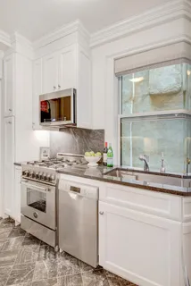 $895,000 | 11 West 69th Street, Unit 3C | Upper West Side