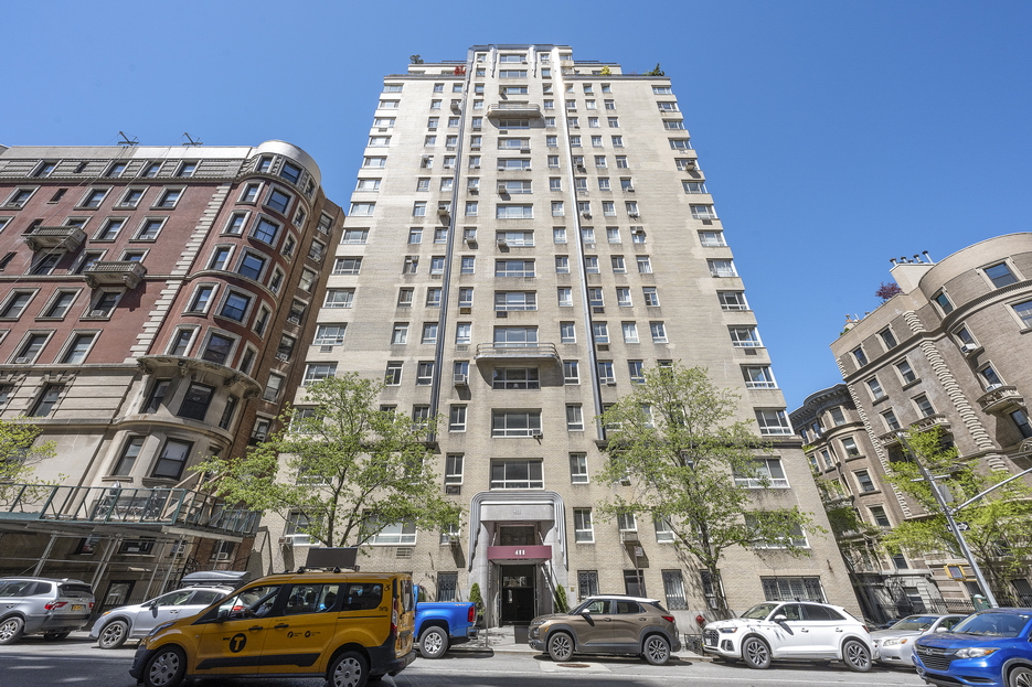 411 West End Avenue, Unit 3B/4B Manhattan, NY 10024 - Photo 15 of 16 front view of a building