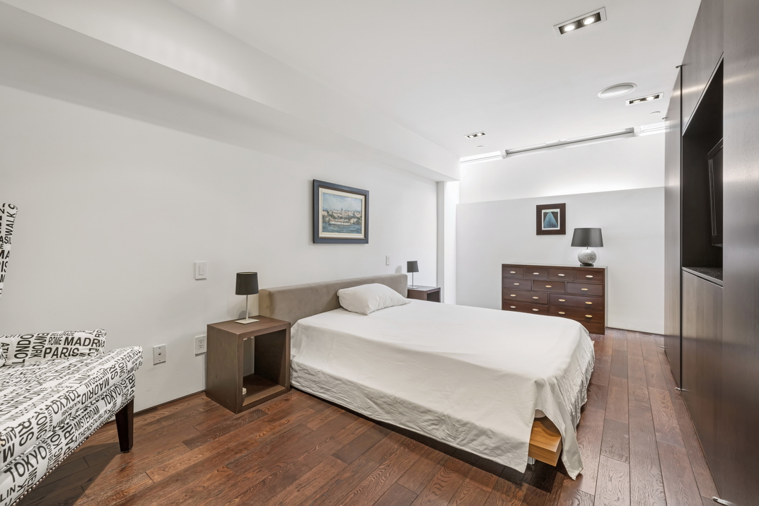 405 Broadway, Unit PH Manhattan, NY 10013 - Photo 12 of 17 a bedroom with a bed and a television