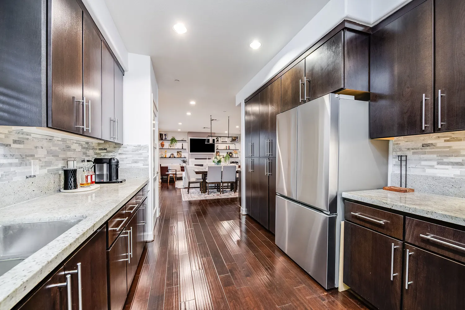 $849,000 | 10878 Bloomfield Street, Unit 211, Toluca Lake, CA 91602