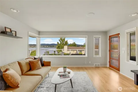 $1,050,000 | 10417 76th Avenue South, Seattle, WA 98178