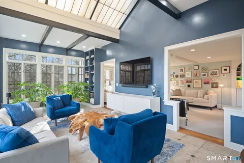 $2,698,000 | 135 Comstock Hill Road, New Canaan, CT 06840