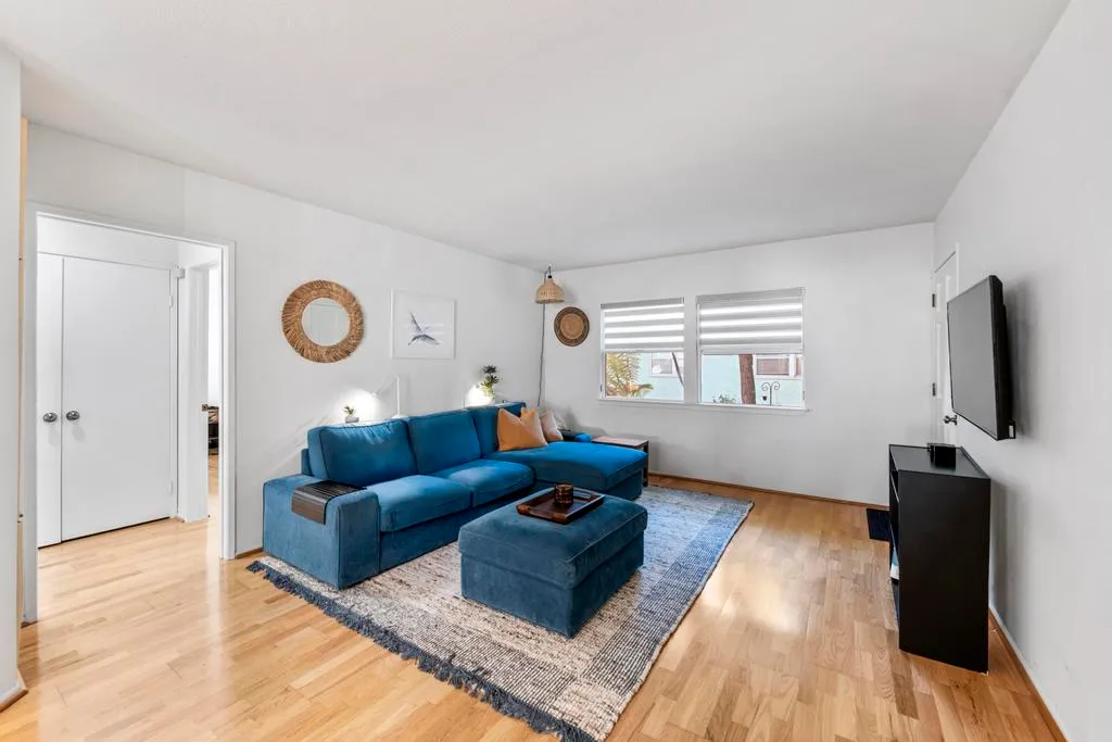 $520,000 | 5825 Bowcroft Street, Unit 1, Los Angeles, CA 90016