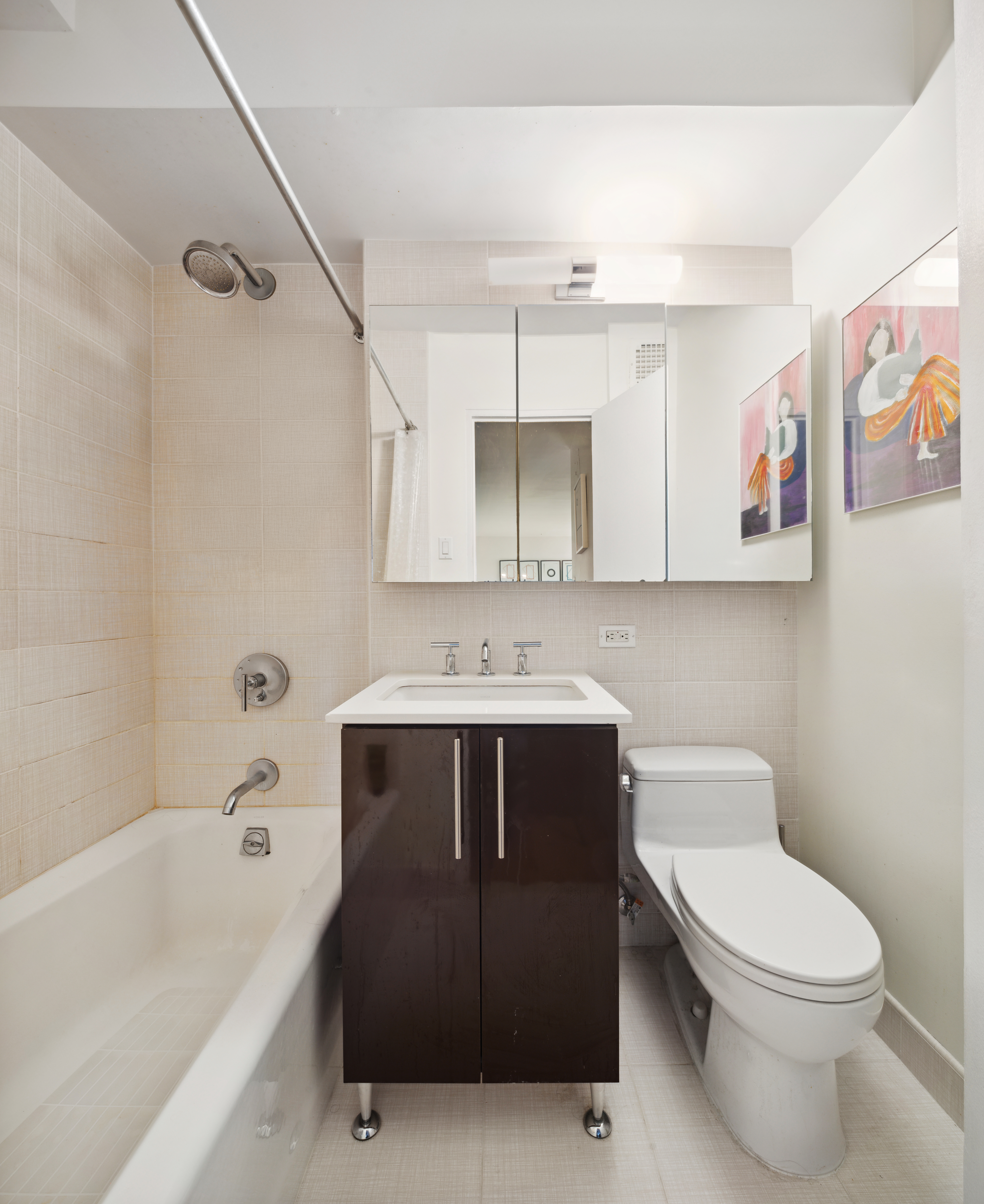 240 East 76th Street, Unit 14A Manhattan, NY 10021 - Photo 6 of 8 a bathroom with a sink a toilet and bathtub
