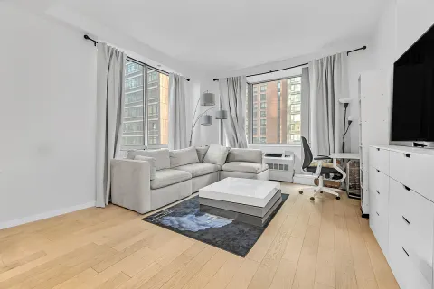 $675,000 | 44-15 Purves Street, Unit 6D | Long Island City