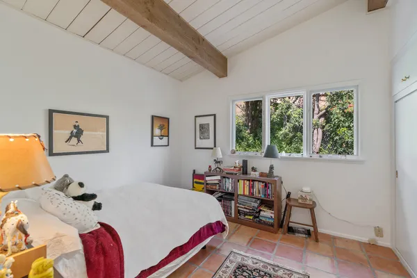 $2,399,000 | 913 Chattanooga Avenue, Pacific Palisades, CA 90272