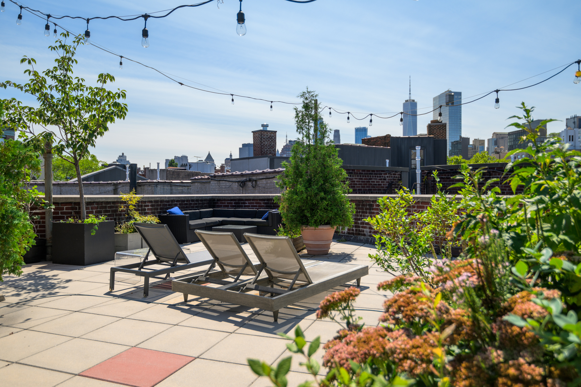 25 Minetta Lane, Unit 6G Manhattan, NY 10012 - Photo 9 of 13 a view of a terrace with sitting area