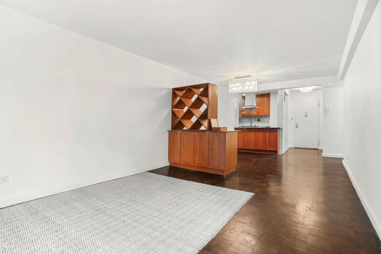 $660,000 | 345 East 69th Street, Unit 2E | Lenox Hill