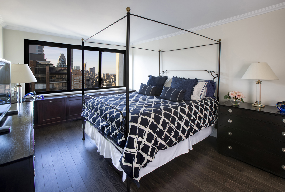 300 East 59th Street, Unit 3105 Manhattan, NY 10022 - Photo 7 of 21 a bed sitting in a bedroom next to a window