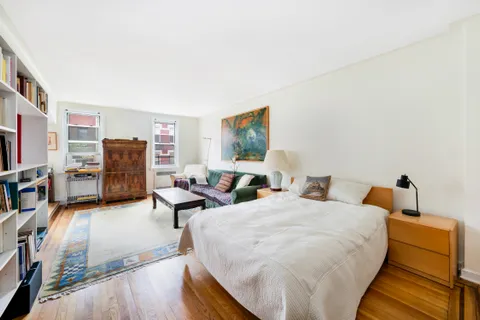 $649,000 | 310 West 55th Street, Unit 5G | Hell's Kitchen