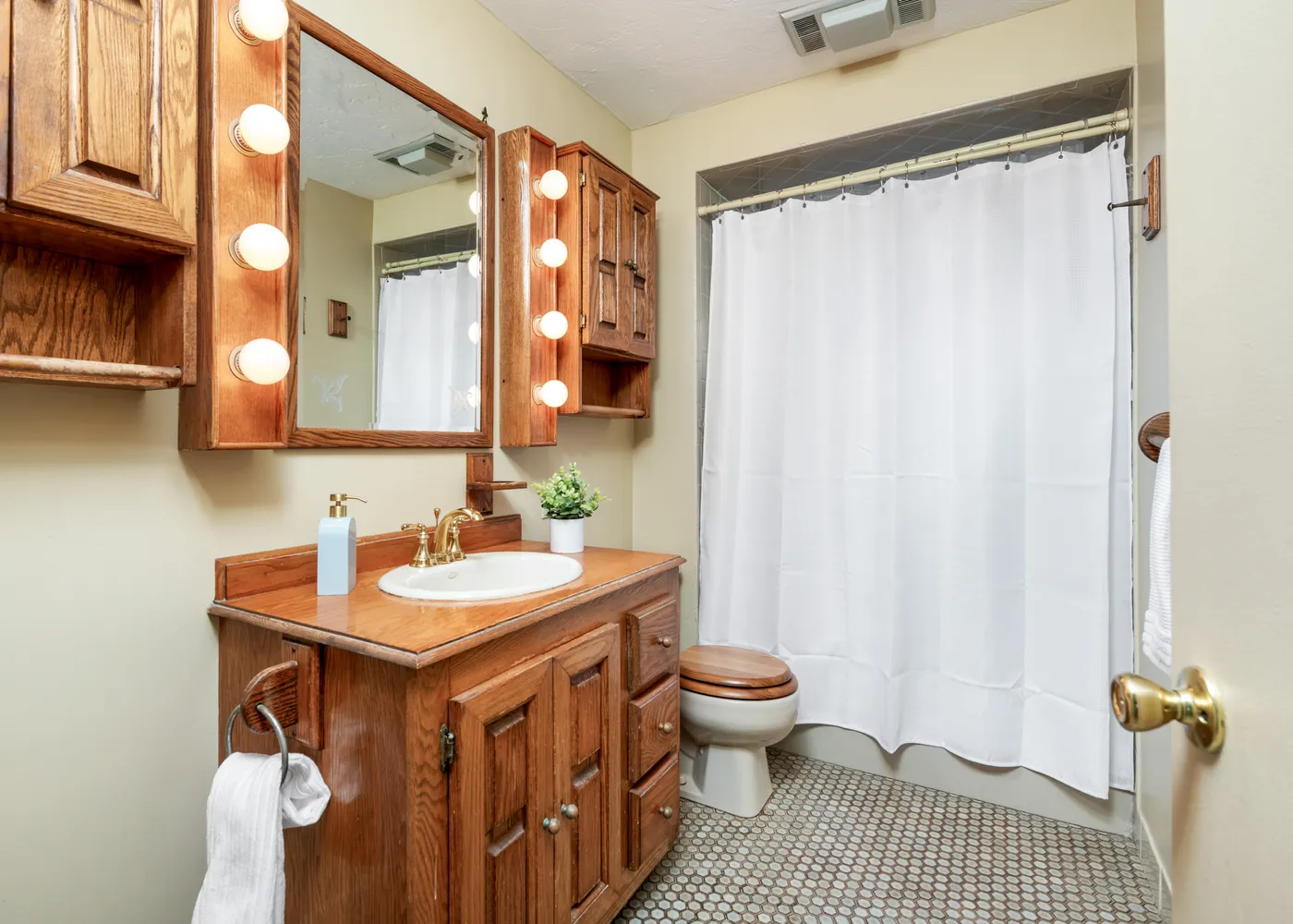 $888,000 | 3 3rd Street, Hull, MA 02045