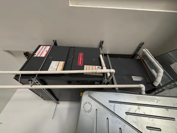 a view of kitchen with washer and dryer