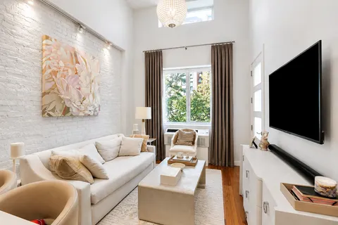 $1,098,750 | 148 East 19th Street, Unit 3A | Gramercy