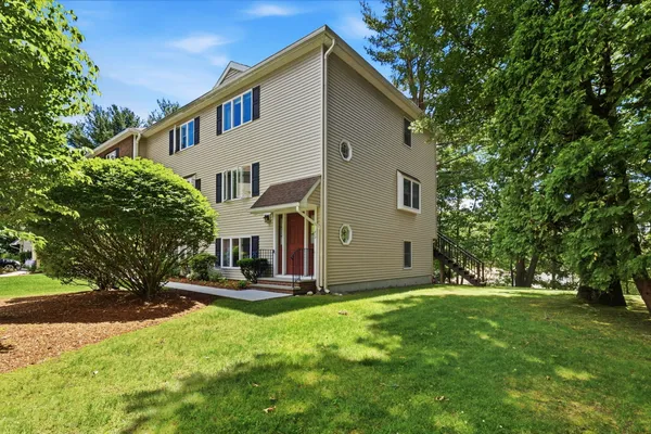 Contact Agent | 305 Salem Street, Unit 312, Woburn, MA 01801