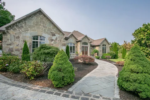 Contact Agent | 219 Leonard Street, Acushnet, MA 02743