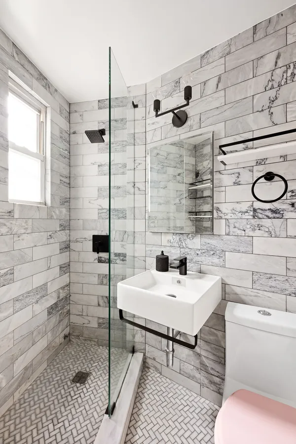 $575,000 | 118 Perry Street, Unit J45 | West Village
