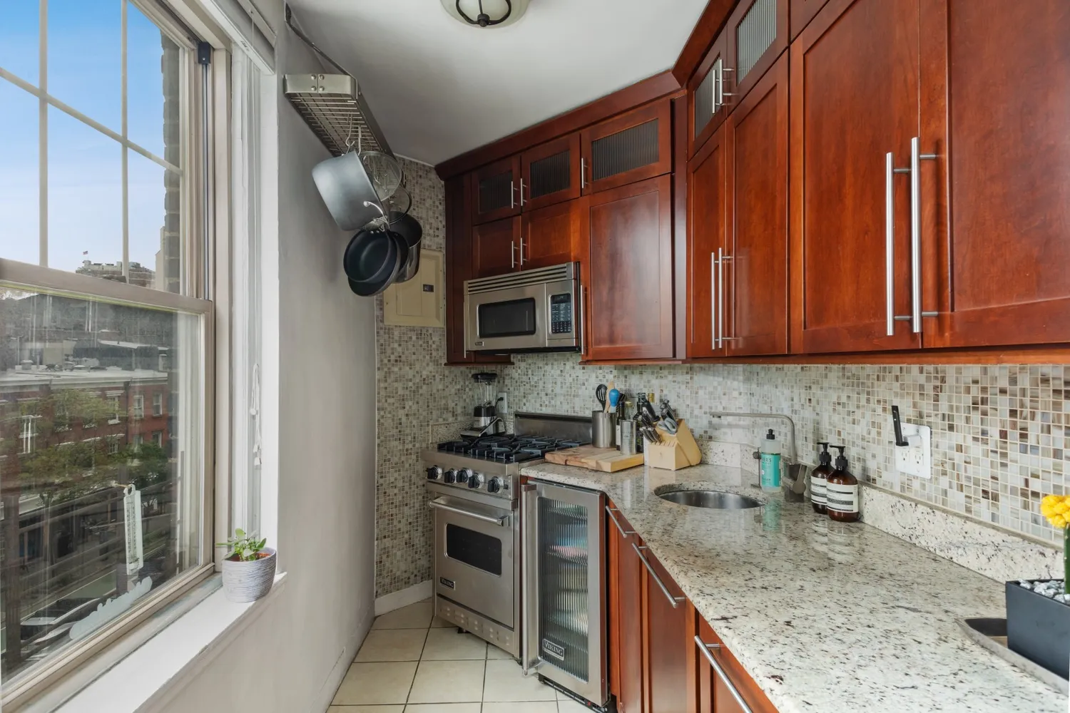 $8,500 | 302 West 12th Street, Unit 4C | West Village