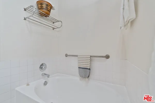 $1,138,000 | 1915 Malcolm Avenue, Unit 301, Los Angeles, CA 90025