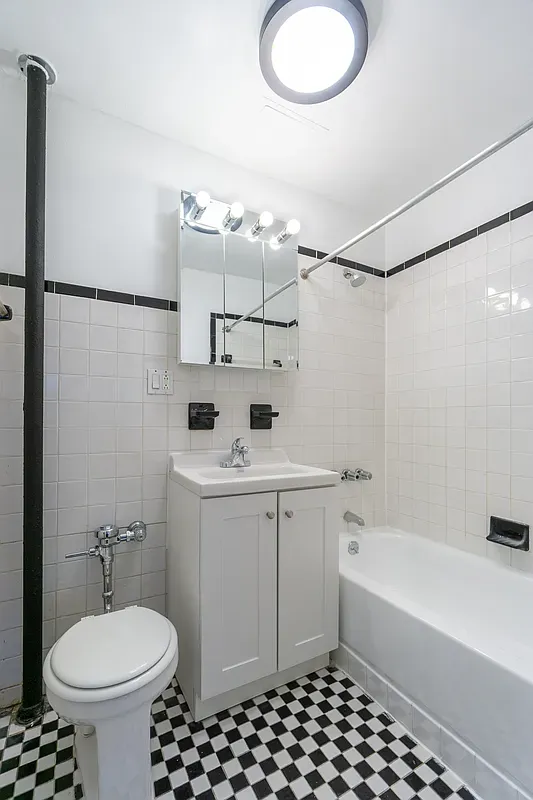 $2,700 | 319 East 5th Street, Unit 13 | East Village