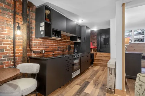 $579,500 | 17 Grove Street, Unit 1, Boston, MA 02114