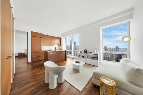 $1,450,000 | 400 5th Avenue, Unit 42B | Midtown South