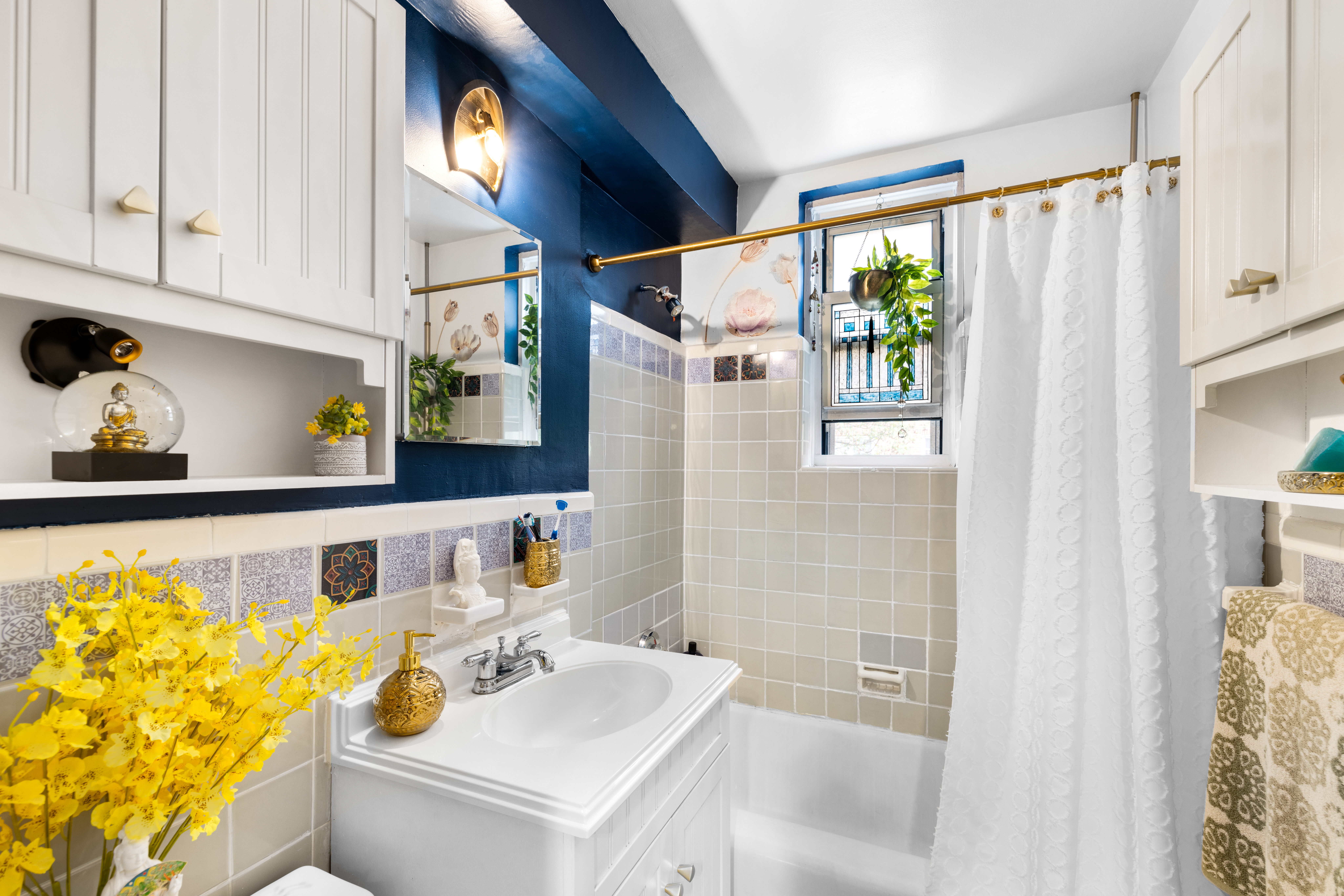 5635 Netherland Avenue, Unit 1G Bronx, NY 10471 - Photo 4 of 7 a bathroom with a sink and a mirror