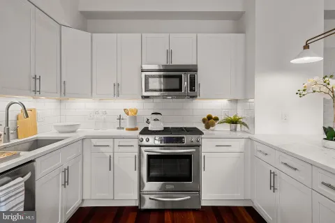 $885,000 | 701 South 6th Street, Philadelphia, PA 19147