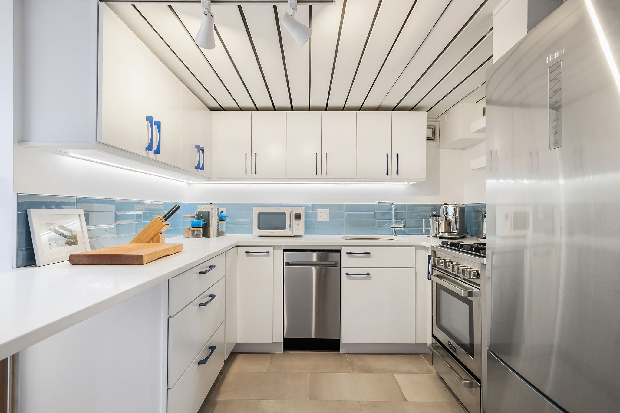 421 Hudson Street, Unit 515 Manhattan, NY 10014 - Photo 2 of 9