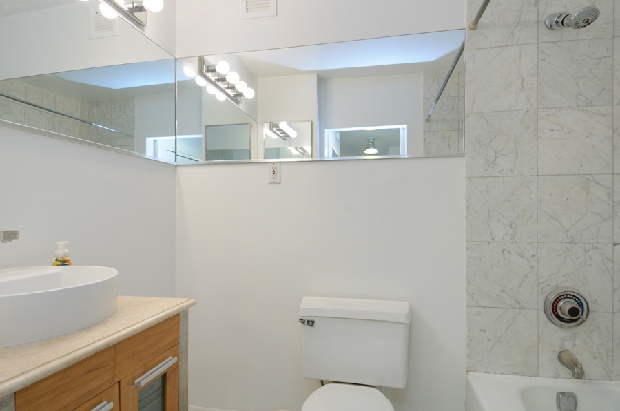 300 Rector Place, Unit 4E Manhattan, NY 10280 - Photo 4 of 9