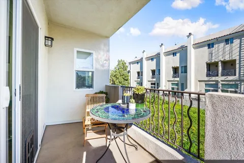 $999,999 | 4394 Farmdale Avenue, Unit 202, Studio City, CA 91604